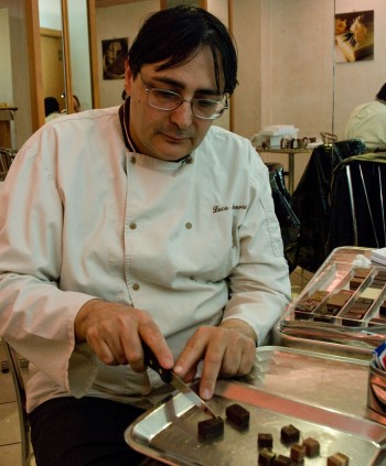 DSC_6990 Luca Mannori prepares samples for tasting